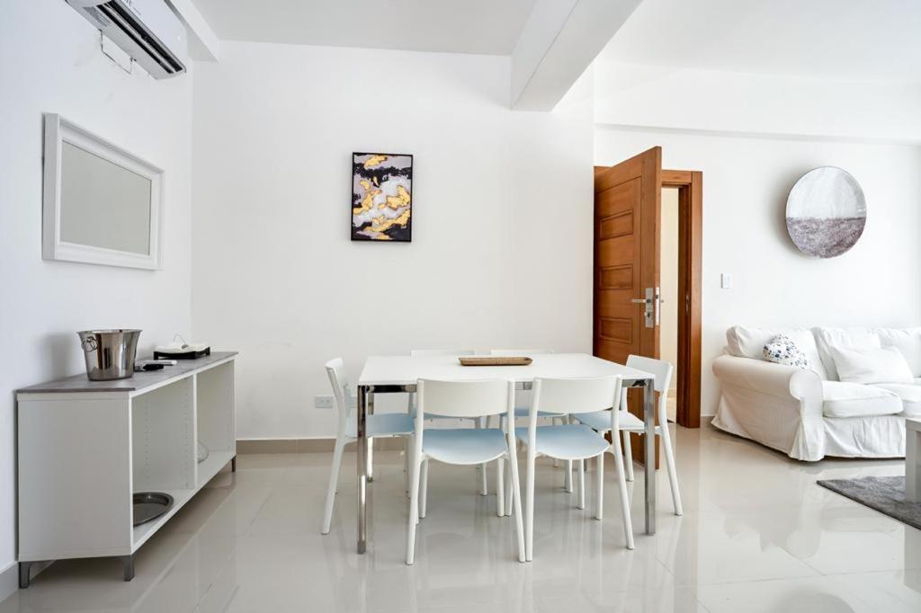 סנטו דומינגו Escape Apartments, Balcony, Pool & Gym In La Julia מראה חיצוני תמונה